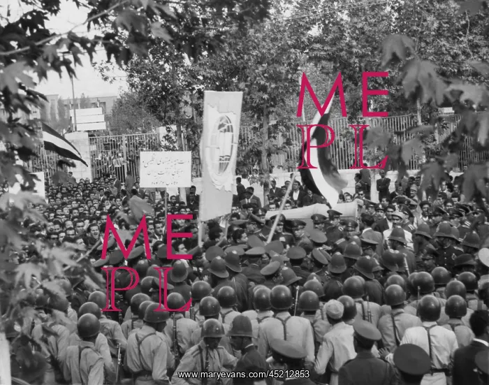 : Iranian demonstrators protest against the ? : Iranian demonstrators protest against the ?