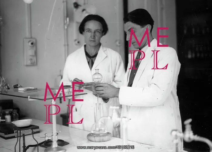 : Irene Joliot Curie and FrEdEric Joliot : Irene Joliot Curie and FrEdEric Joliot