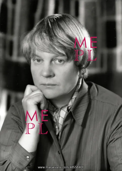 : Iris Murdoch - British Novelist : Iris Murdoch - British Novelist