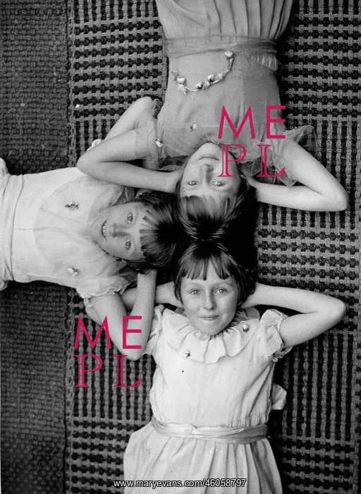: Iris, Myra and Dorothy, portrait of the triplets : Iris, Myra and Dorothy, portrait of the triplets
