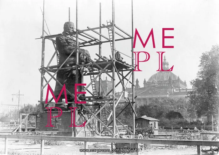 : The Iron Hindenburg statue in Berlin 1919 : The Iron Hindenburg statue in Berlin 1919