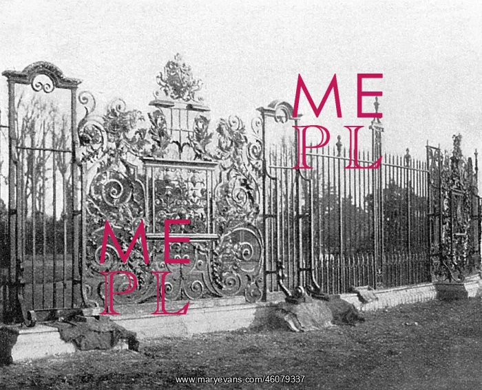 : Ironwork railings at Hampton Court : Ironwork railings at Hampton Court