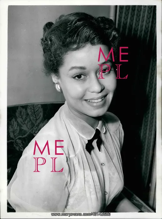 : Isabel Cooley, American actress, in London : Isabel Cooley, American actress, in London