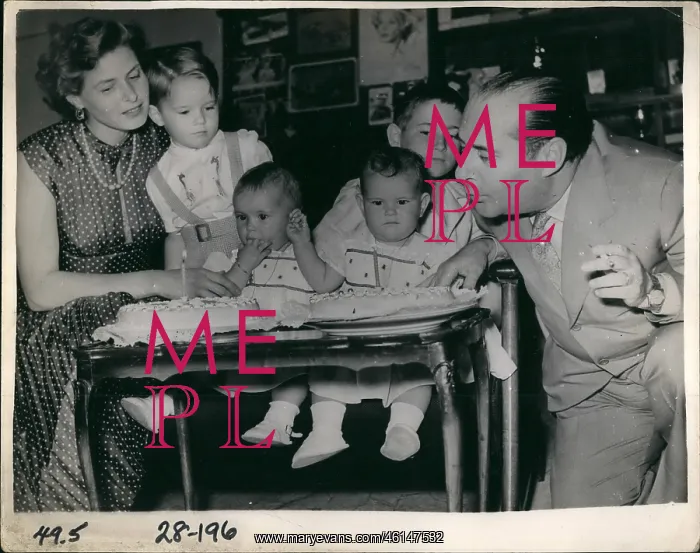 : Isabella and Isotta Rossellini, twin sisters, first birthday : Isabella and Isotta Rossellini, twin sisters, first birthday