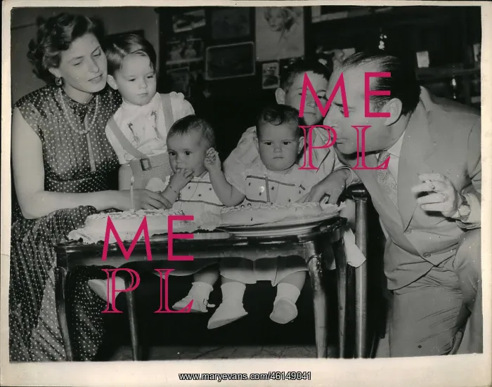 : Isabella and Isotta Rossellini, twin sisters, first birthday : Isabella and Isotta Rossellini, twin sisters, first birthday