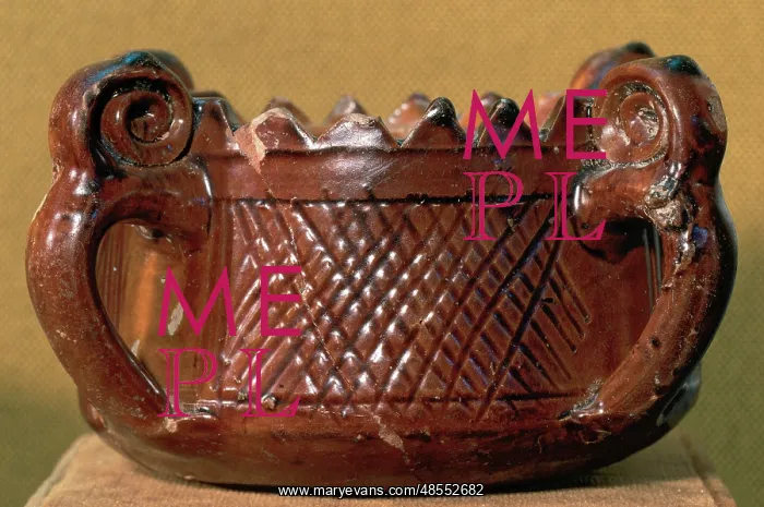 : Isalmic Art. Spain. Glazed ceramic vessel. 8th - 10th centur : Isalmic Art. Spain. Glazed ceramic vessel. 8th - 10th centur