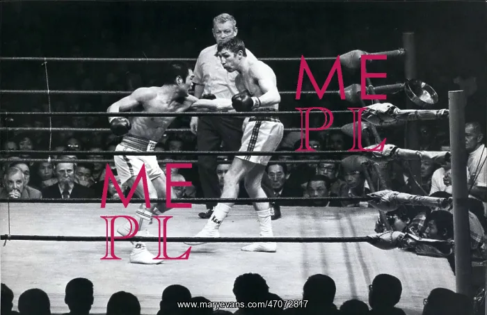 : Ishimatsu v Ken Buchanan in boxing match, Tokyo, Japan : Ishimatsu v Ken Buchanan in boxing match, Tokyo, Japan