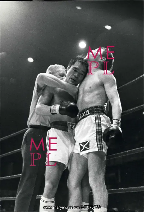 : Ishimatsu v Ken Buchanan in boxing match, Tokyo, Japan : Ishimatsu v Ken Buchanan in boxing match, Tokyo, Japan