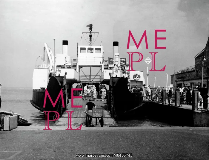 : ISLE OF WIGHT FERRY : ISLE OF WIGHT FERRY