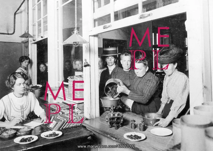 : Issuing office of an amber factory, 1913 : Issuing office of an amber factory, 1913