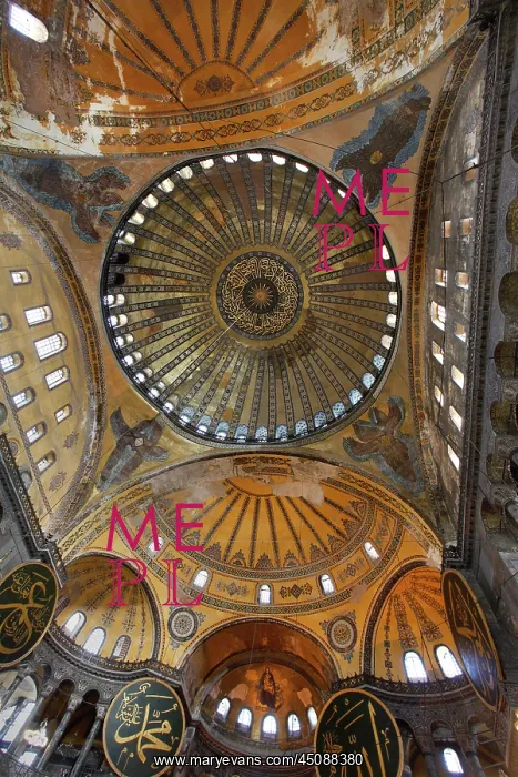 : Istanbul. View from below of interior and domes showing Islamic elements in the ceiling : Istanbul. View from below of interior and domes showing Islamic elements in the ceiling