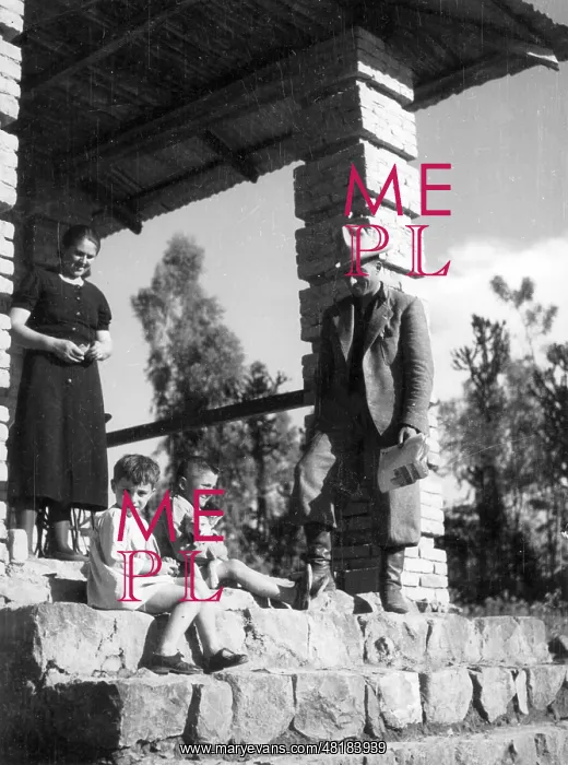 : Italian colonists in Libya in the 30s : Italian colonists in Libya in the 30s