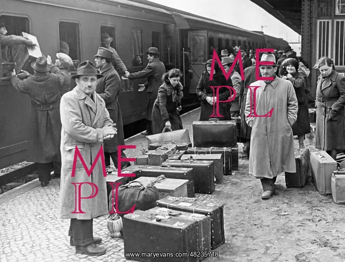 : Italian farm workers in Berlin, 1940 : Italian farm workers in Berlin, 1940