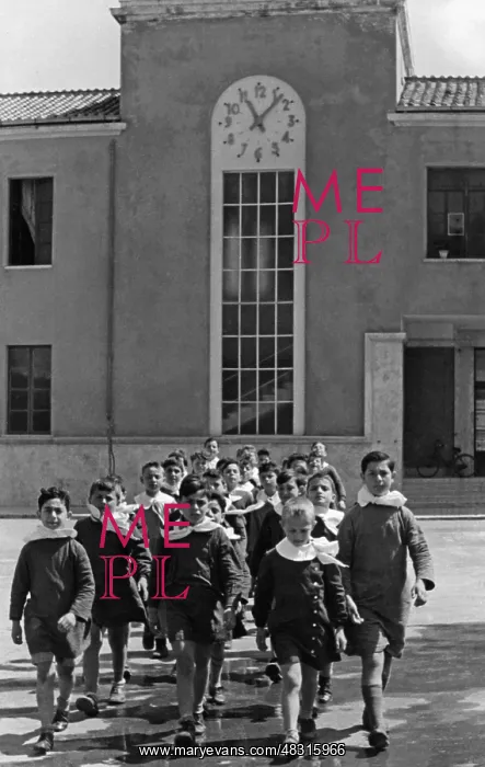 : Italian school class in the playground, 1938 : Italian school class in the playground, 1938