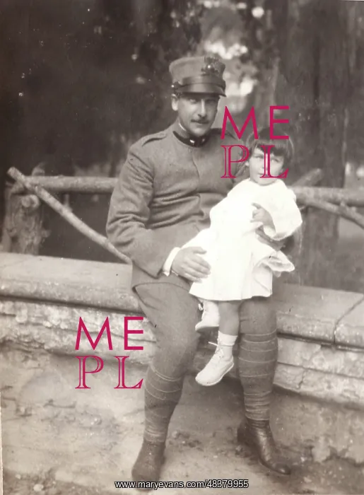 : Italian soldier and his daughter : Italian soldier and his daughter