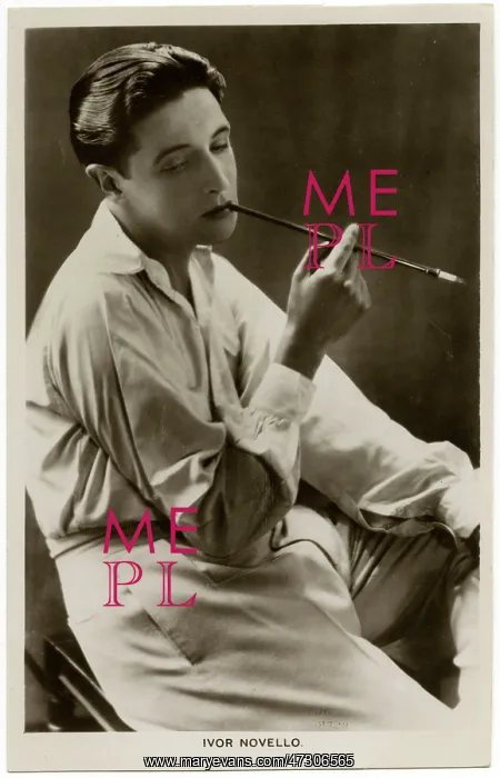 : IVOR NOVELLO / SMOKING : IVOR NOVELLO / SMOKING