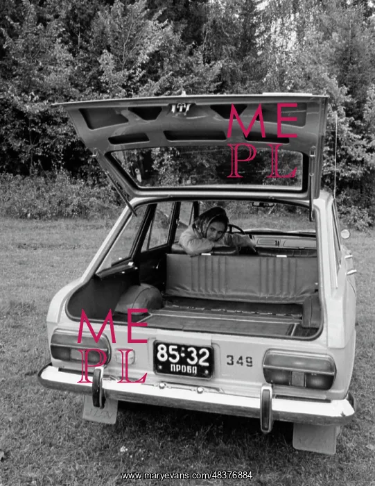: IZh-Kombi car : IZh-Kombi car