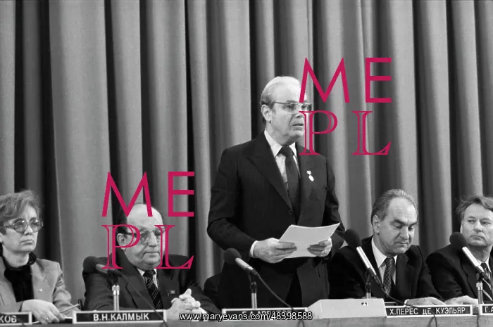 : J. P. de Cuellar visiting USSR : J. P. de Cuellar visiting USSR