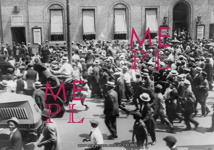 : Jack Johnson (1878-1946) had a crowd of ? : Jack Johnson (1878-1946) had a crowd of ?