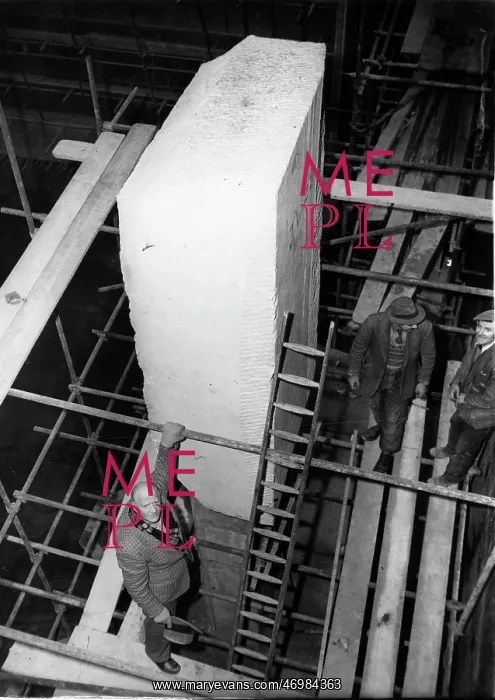 : Jacob Epstein preparing to sculpt : Jacob Epstein preparing to sculpt