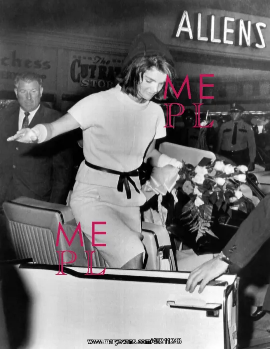 : Jacqueline Kennedy balances gracefully as ? : Jacqueline Kennedy balances gracefully as ?