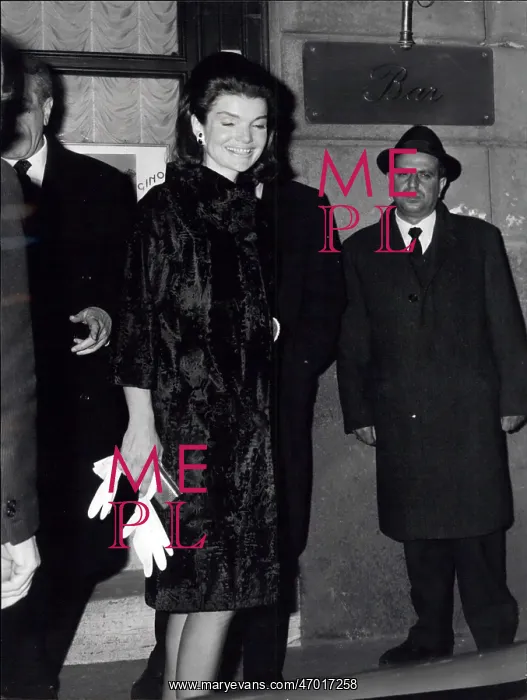 : Jacqueline Kennedy dining out in Rome : Jacqueline Kennedy dining out in Rome