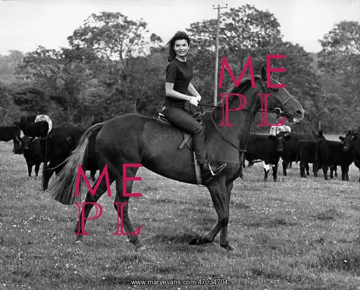 : Jacqueline Kennedy on holiday in Ireland : Jacqueline Kennedy on holiday in Ireland