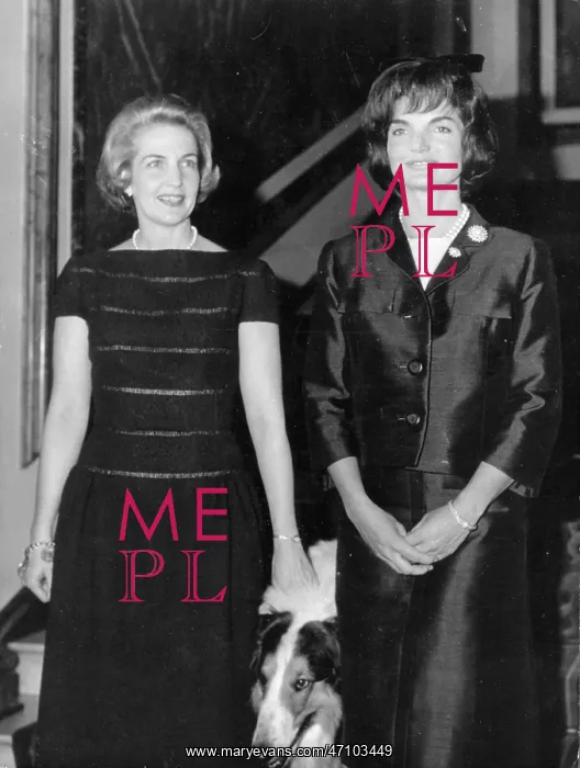 : Jacqueline Kennedy and Jean Duncan Gavin, Paris : Jacqueline Kennedy and Jean Duncan Gavin, Paris