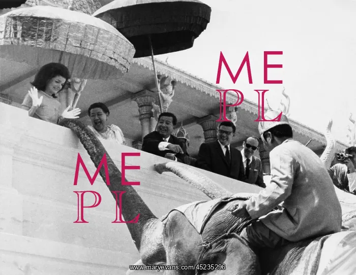 : Jacqueline Kennedy (left) jumps in amazement ? : Jacqueline Kennedy (left) jumps in amazement ?