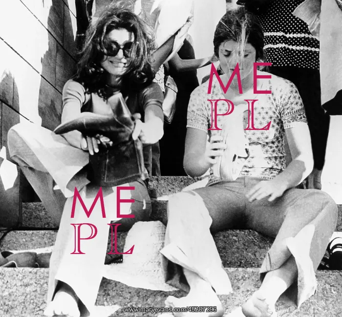 : Jacqueline Kennedy Onassis, and daughter ? : Jacqueline Kennedy Onassis, and daughter ?