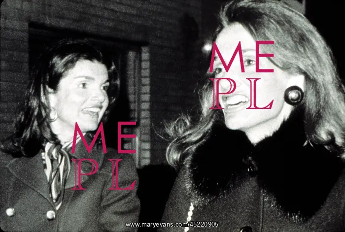 : Jacqueline Kennedy Onassis and her sister ? : Jacqueline Kennedy Onassis and her sister ?
