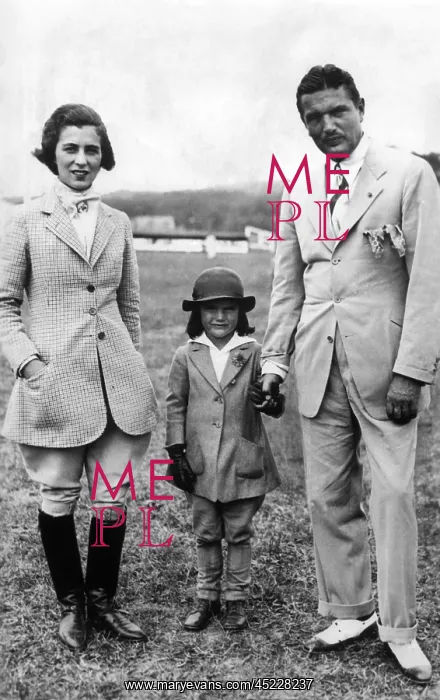 : Jacqueline Kennedy, with her parents, Janet ? : Jacqueline Kennedy, with her parents, Janet ?