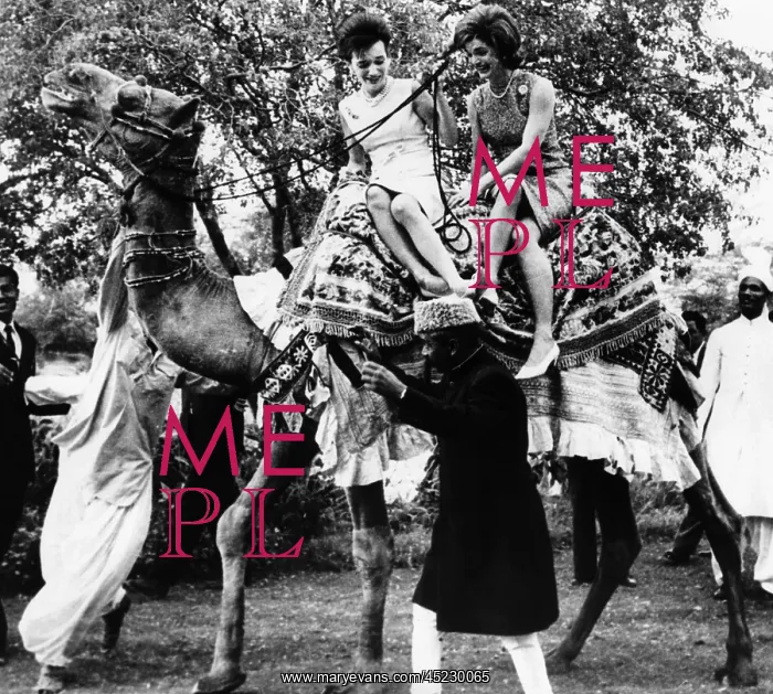 : Jacqueline Kennedy and her sister, Princess ? : Jacqueline Kennedy and her sister, Princess ?