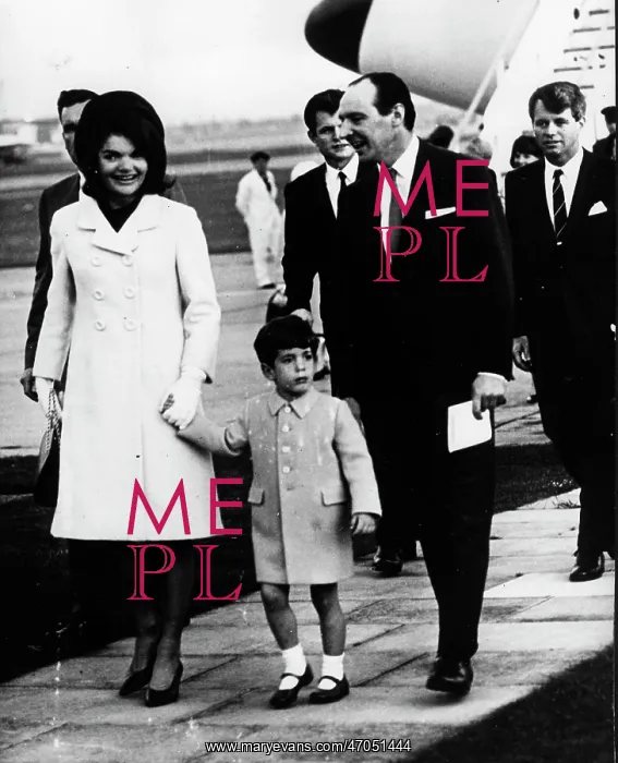 : Jacqueline Kennedy and son arrive in London : Jacqueline Kennedy and son arrive in London