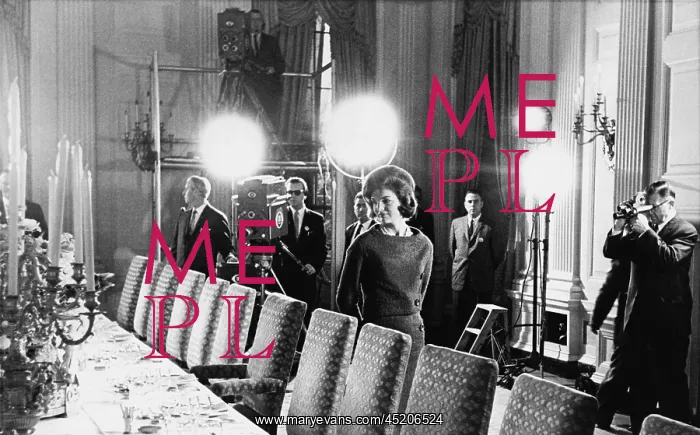 : Jacqueline Kennedy and television crew in ? : Jacqueline Kennedy and television crew in ?