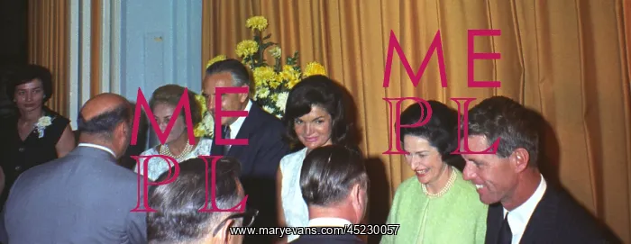 : Jacqueline and Robert Kennedy host a reception ? : Jacqueline and Robert Kennedy host a reception ?