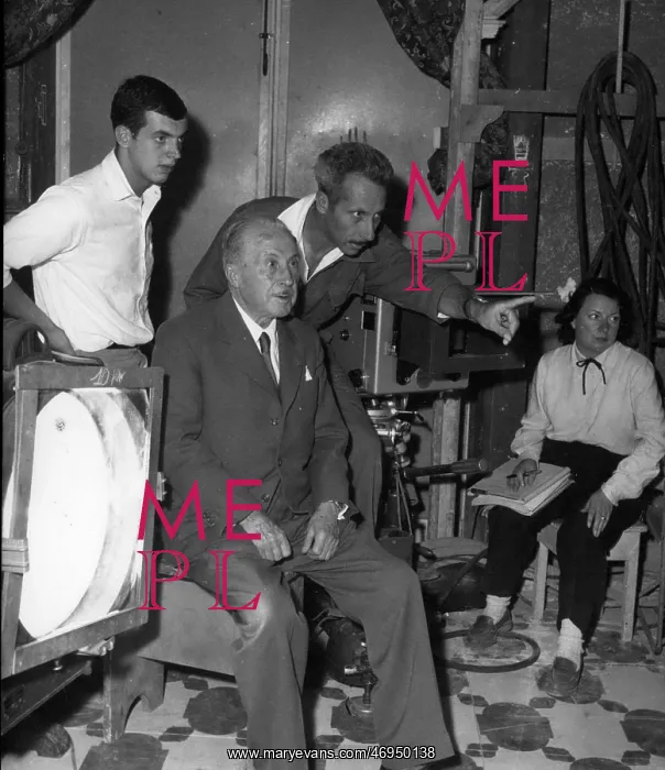 : Jacques Becker and others filming Ali Baba in Paris studio : Jacques Becker and others filming Ali Baba in Paris studio
