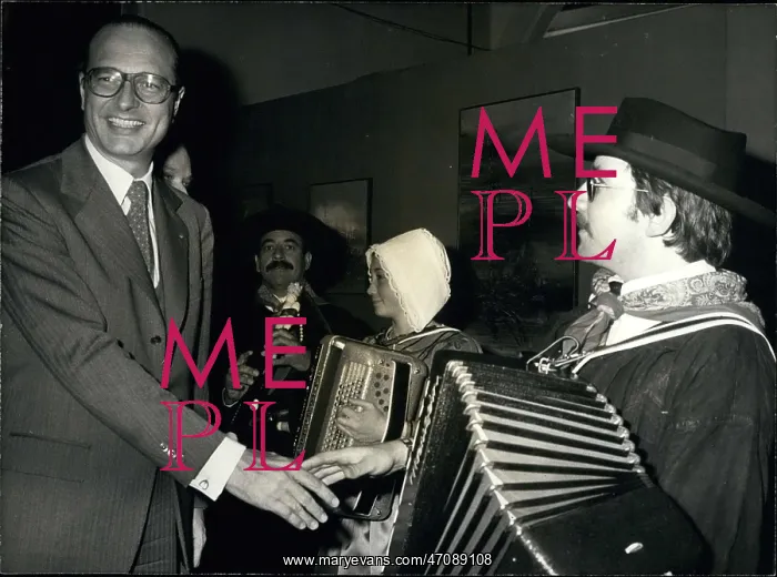 : Jacques Chirac with Auvergne musician : Jacques Chirac with Auvergne musician