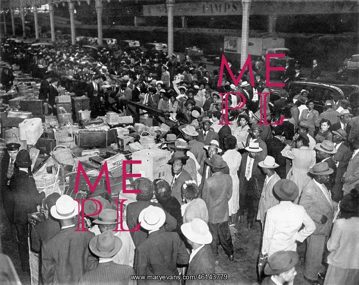 : Jamaican immigrants arriving in Britain : Jamaican immigrants arriving in Britain