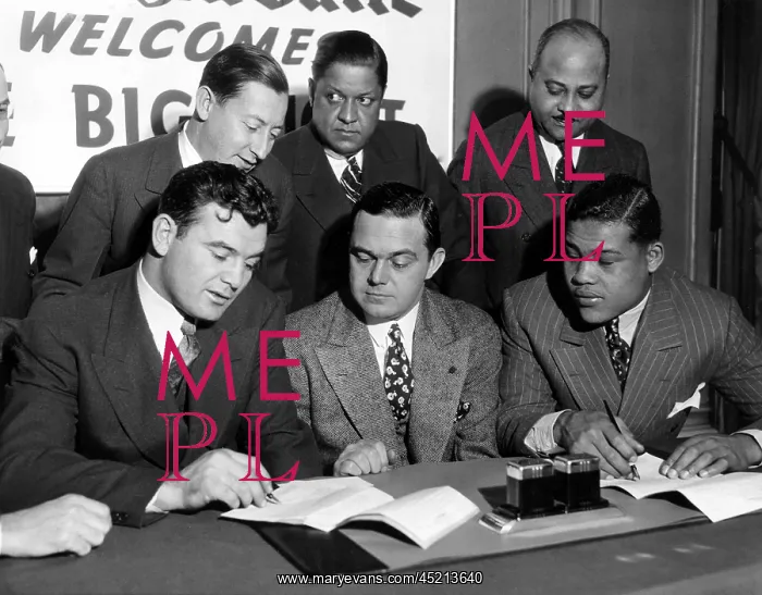 : James Braddock and Joe Louis sign contract ? : James Braddock and Joe Louis sign contract ?