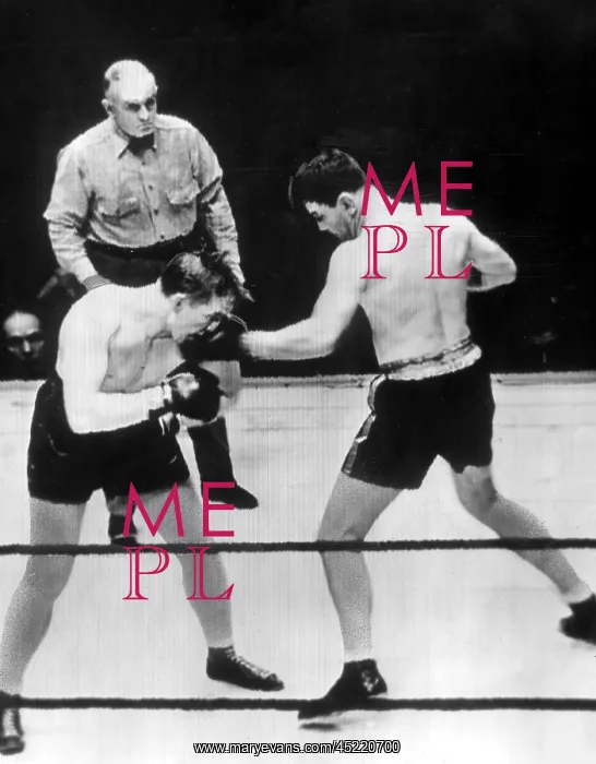: James Braddock (right) pummels Tommy Farr ? : James Braddock (right) pummels Tommy Farr ?
