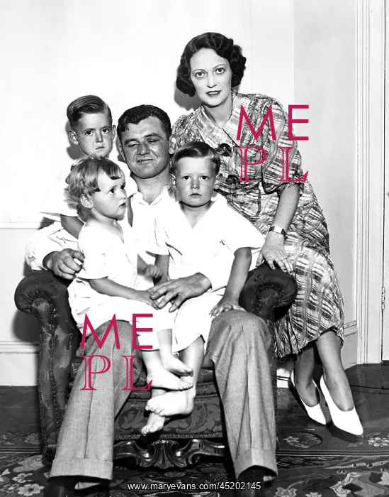 : James Braddock, wife May and children at ? : James Braddock, wife May and children at ?