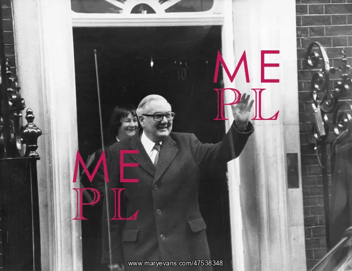 : James Callaghan, Labour politician, outside Number 10 : James Callaghan, Labour politician, outside Number 10