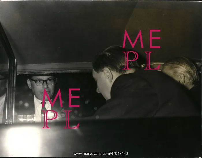 : James Callaghan offers lift to Reginald Maudling, London : James Callaghan offers lift to Reginald Maudling, London