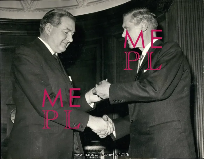 : James Callaghan presents BEM to R G Towersey : James Callaghan presents BEM to R G Towersey