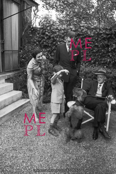 : James Joyce and Family, 1938 : James Joyce and Family, 1938
