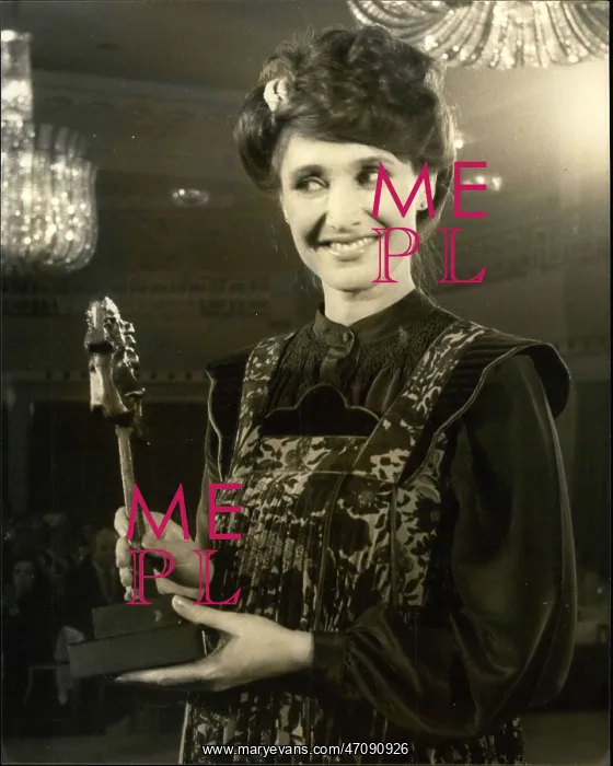 : Jan Leeming wins Newscaster of the Year award : Jan Leeming wins Newscaster of the Year award