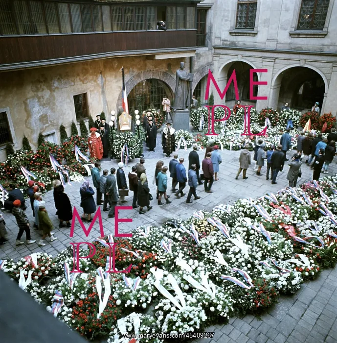 : Jan Palach - coffin - funeral - last respects : Jan Palach - coffin - funeral - last respects