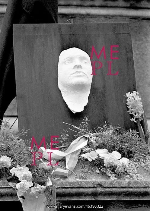 : Jan Palach - death mask : Jan Palach - death mask