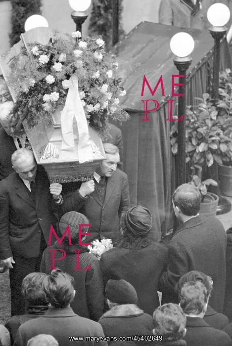 : Jan Palach - funeral - casket - coffin : Jan Palach - funeral - casket - coffin